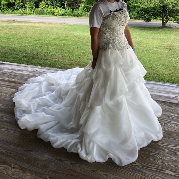 Wedding dress - Picture 8 of 8